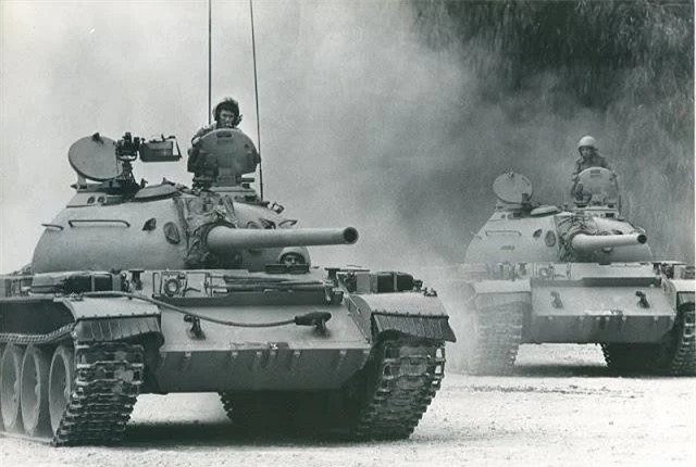 Hoan cai xe tang T-54/55 thanh xe boc thep cho quan, Israel khien ca the gioi kinh ngac-Hinh-2