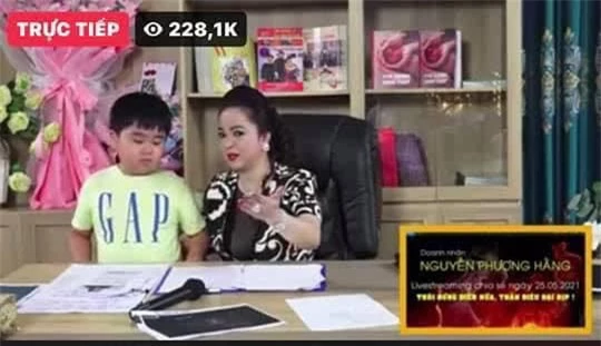 Kênh YouTube giả mạo tài khoản con trai bà Phương Hằng mọc lên như nấm khiến cộng đồng mạng phẫn nộ - Ảnh 1.