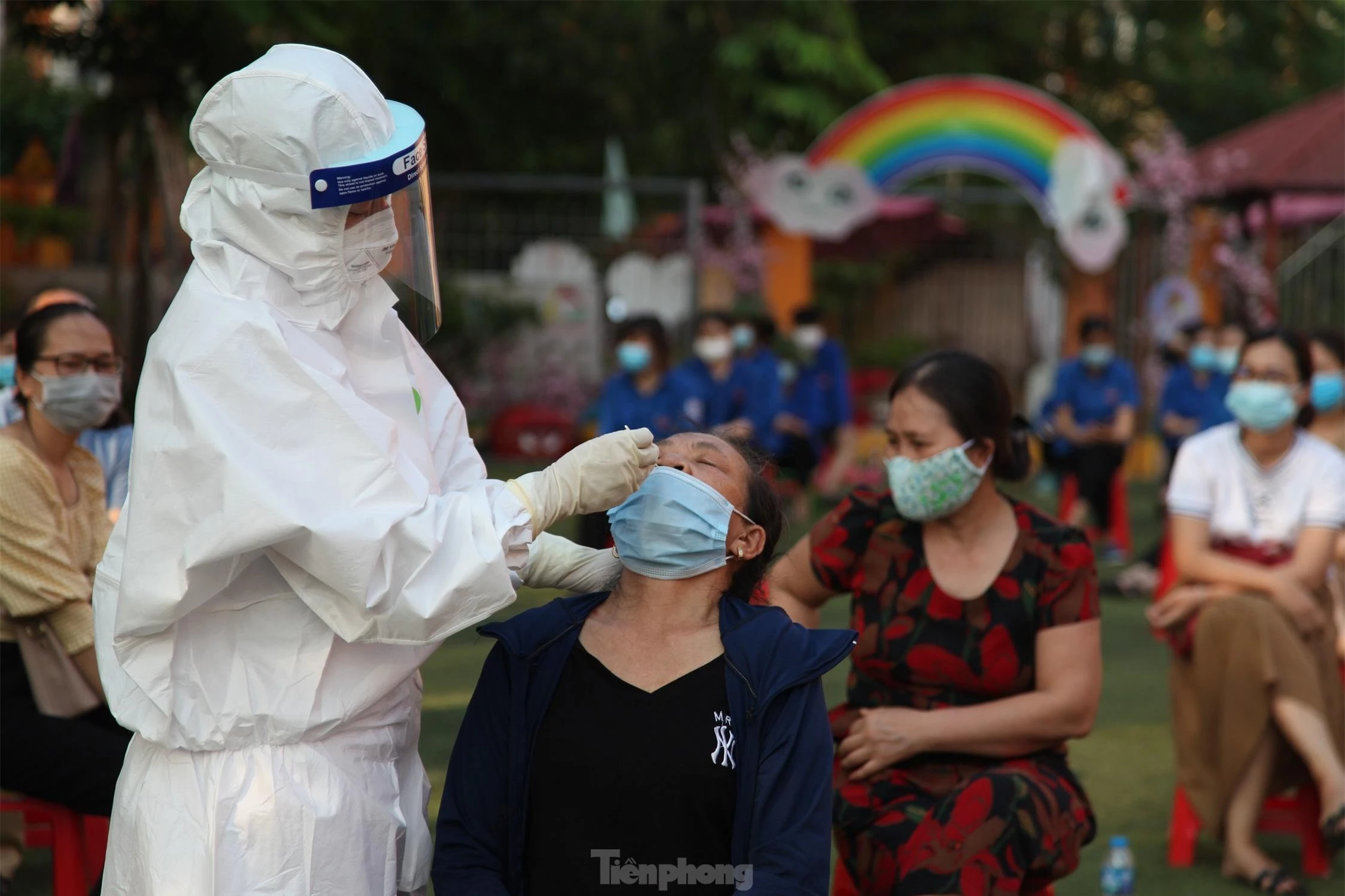 Thủ tướng: Thần tốc xét nghiệm, ưu tiên vắc-xin cho Bắc Giang và Bắc Ninh ảnh 2