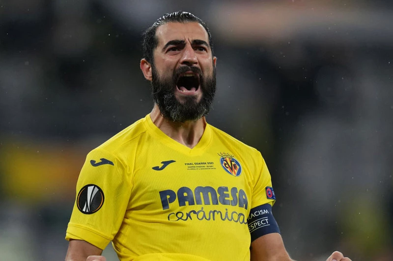 Trung vệ: Raul Albiol (Villarreal).