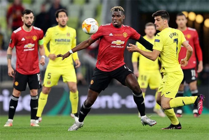 Pogba bị kéo về đá tiền vệ trung tâm chứ không đá bên trái như mọi khi và không thể hiện được nhiều