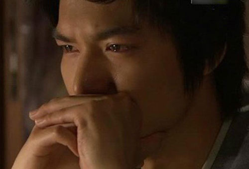 Ngày về thăm vợ con, tôi giật mình khi thấy thân hình tiều tụy của vợ và càng choáng hơn khi biết sự thật phía sau