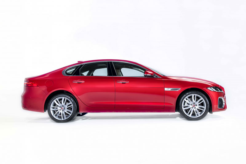 Cận cảnh sedan hạng sang Jaguar XF 2021 giá từ 3,119 tỷ đồng ở Việt Nam, cạnh tranh với Mercedes-Benz E-Class