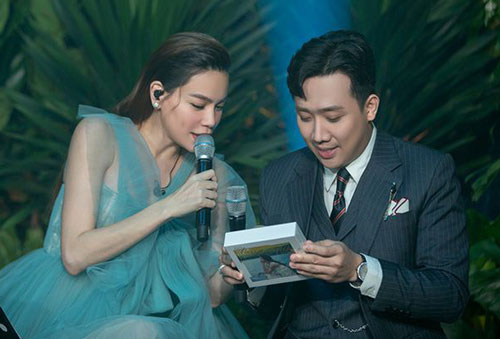 Hoá ra Hà Hồ từng vô tình hé lộ chuyện Trấn Thành gửi tiền cho mẹ nữ ca sĩ thay vì Thủy Tiên, đến nay sự việc mới rõ ràng?