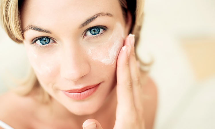 Bí quyết chăm sóc da khô bạn không bao giờ được quên