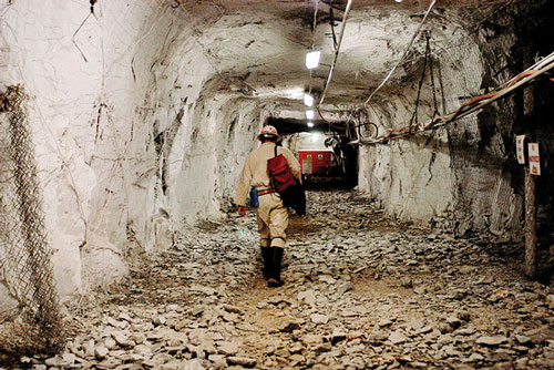 'Đột nhập' mỏ vàng sâu nhất thế giới