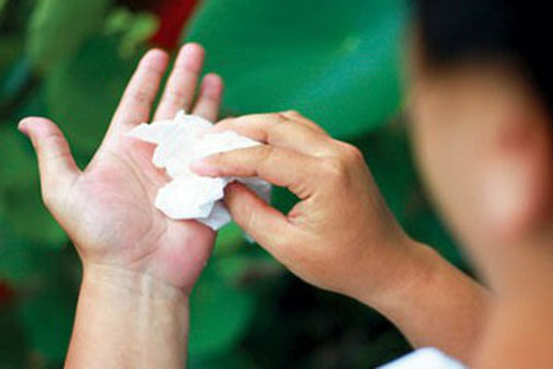 4 cách chữa ra mồ hôi tay bạn cần nhớ