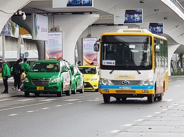 UBND TP Đà Nẵng cho phép taxi, grab, shipper... hoạt động trở lại từ 6 giờ sáng 28/5, nhưng xe buýt thì vẫn tạm dừng cho đến khi có thông báo mới