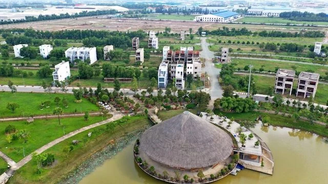 Long An vào tầm ngắm kiểm tra quản lý nhà và dự án bất động sản của Bộ Xây dựng. Long An vào tầm ngắm kiểm tra quản lý nhà và dự án bất động sản của Bộ Xây dựng.