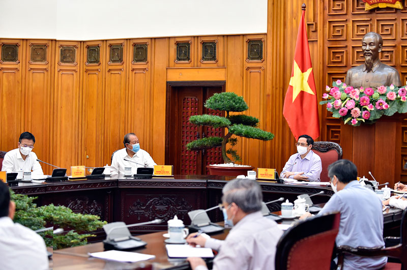 Thủ tướng: Xử lý trách nhiệm tổ chức, cá nhân ban hành văn bản trái luật