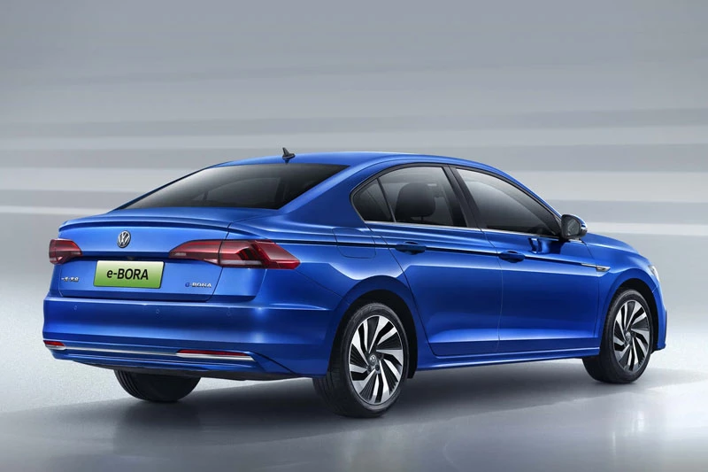 3. Volkswagen Bora (doanh số: 90.775 chiếc).