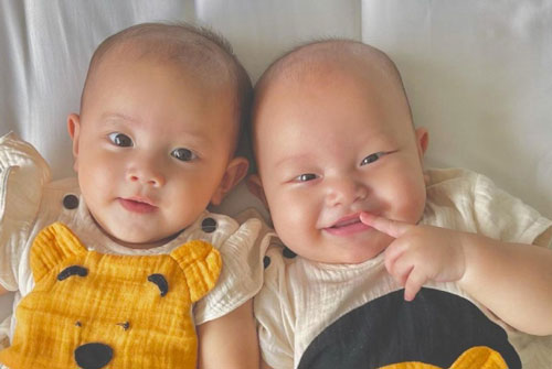 Ngắm vẻ đẹp đáng yêu của cặp song sinh nhà Hà Hồ - Kim Lý