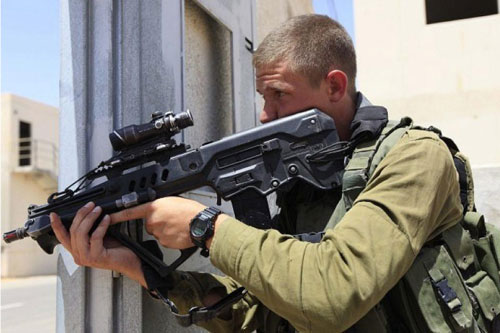 Sức mạnh súng trường tấn công TAR-21 trong tay binh sĩ Israel