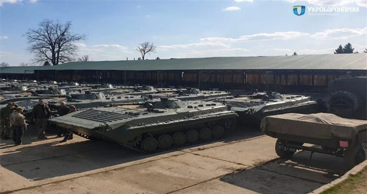 Bi an tung tich 1.800 thiet giap BMP-1 cua Ukraine-Hinh-13