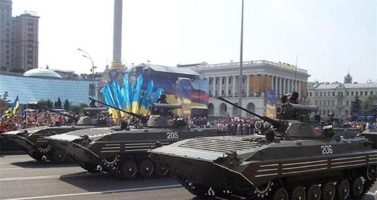 Bi an tung tich 1.800 thiet giap BMP-1 cua Ukraine-Hinh-9
