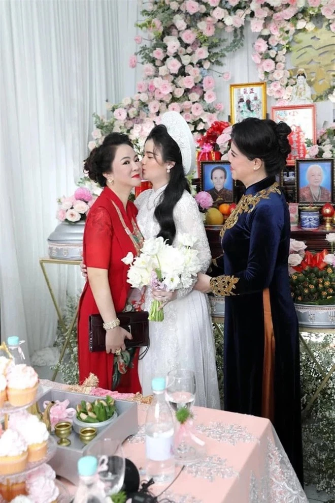 Lộ ảnh mặt mộc hiếm hoi của con dâu bà Phương Hằng, vẻ ngoài giống mẹ chồng đại gia đến bất ngờ - Ảnh 3.