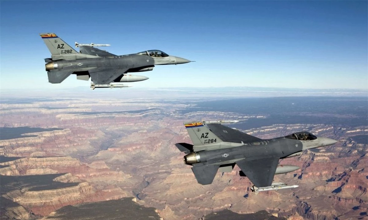 F-16 Fighting Falcon đáp ứng được nhiều yêu cầu của người sử dụng; Nguồn: popularmechanics.com