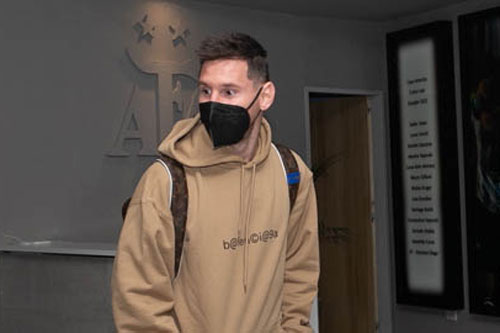 Messi đồng ý gia hạn 2 năm với Barcelona