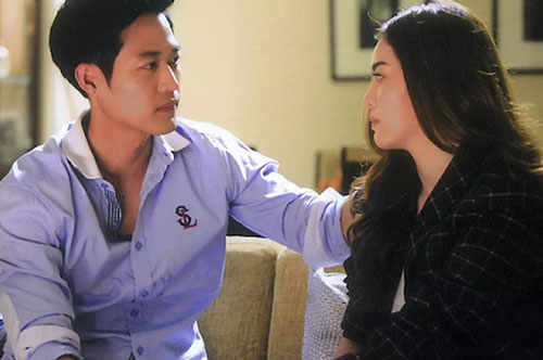 Tái hôn, chồng mang thiệp tới mời vợ cũ nhưng vừa thấy cô, anh nhanh chóng về hủy cưới gấp bởi sự thật đắng lòng 5 năm về trước