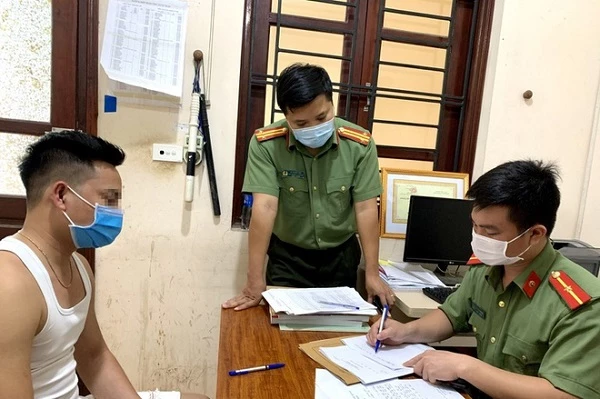 Cơ quan công an làm việc với đối tượng tung tin thất thiệt về giá vải thiều Bắc Giang 2.000/kg.