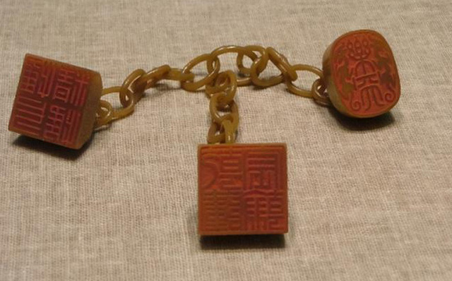 Khi rời Tử Cấm Thành, vua Phổ Nghi sống chết cũng phải mang theo 1 vật bên mình: Chuyên gia xem xét mới vỡ lẽ "đó là bảo vật vô giá của Trung Quốc"