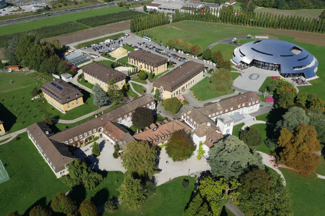 Khám phá ngôi trường xa hoa nhất thế giới