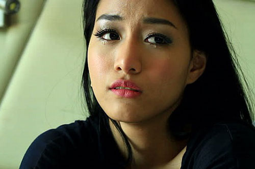 Định chở người giúp việc đi bệnh viện nhưng khi chạm vào áo chống nắng của cô ấy, tôi hoang mang phát hiện ra bí mật động trời