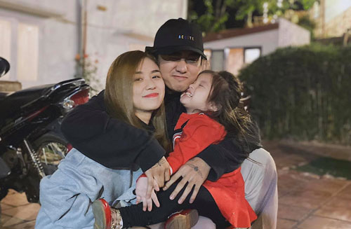 Đang hạnh phúc bên vợ cũ Hoài Lâm, Đạt G bất ngờ cho "bay màu" hết bài đăng trên Instagram