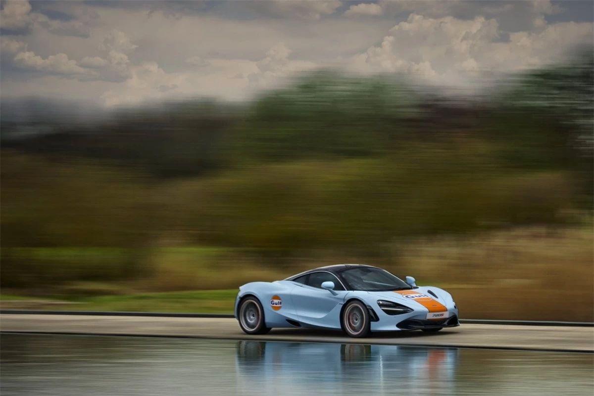 McLaren 720S được trang bị động cơ V8 tăng áp kép, dung tích 4.0 lít với khả năng sản sinh công suất cực đại 710 mã lực và mô-men xoắn tối đa 770 Nm. Sức mạnh được truyền đến bánh sau thông qua hộp số tự động, ly hợp kép 7 cấp SSG. 