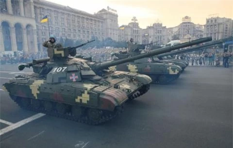 Ukraine nang cap T-64 voi niem tinbat kha chien bai