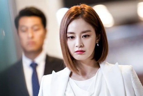 Vô tình gặp chồng ở bãi đỗ xe, anh vội đi lên nhà cùng tôi nhưng tiếng còi xe vang lên phanh phui sự thật ghê tởm