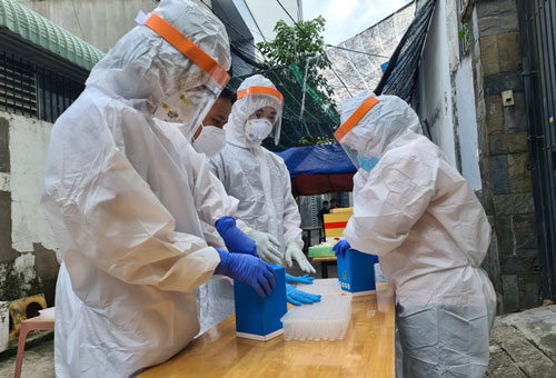 ĐIỂM TIN TỐI (29/5): Việt Nam xuất hiện biến thể SARS-CoV-2 lai tạo giữa chủng Ấn Độ và Anh; Hamas diễu hành quân sự ở Gaza