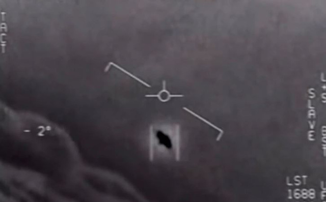 Vật thể được cho là UFO do Hải quân Mỹ phát hiện.