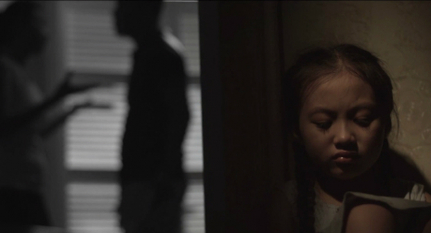 Nhìn bố mẹ chịu đựng lẫn nhau vì con, bé nói trong nước mắt 'Con lớn rồi, mẹ ly hôn đi'