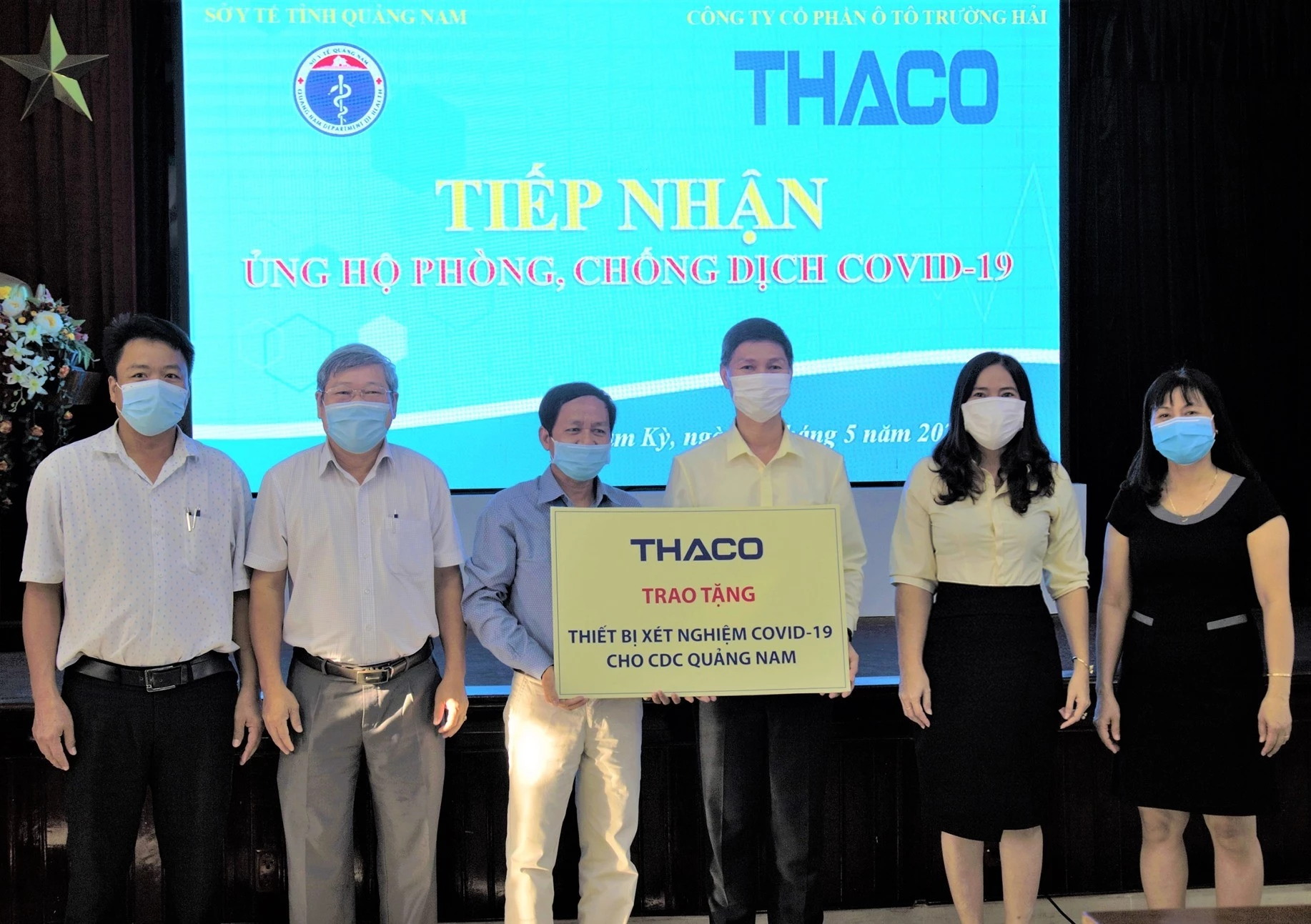 THACO tặng máy tách chiết tự động trong xét nghiệm COVID-19 cho CDC Quảng Nam