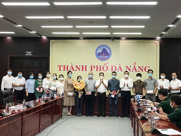 Lãnh đạo TP Đà Nẵng gặp mặt, động viên đoàn bác sĩ, điều dưỡng Đà Nẵng lên đường ra chi viện tỉnh Bắc Giang chống dịch Covid-19.