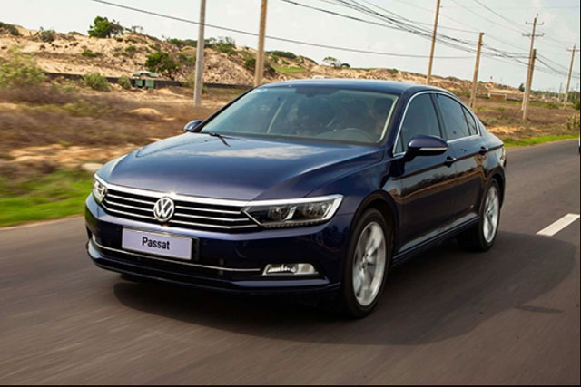 Volkswagen Passat BlueMotion High giảm giá 200 triệu đồng, quyết so kè với Toyota Camry