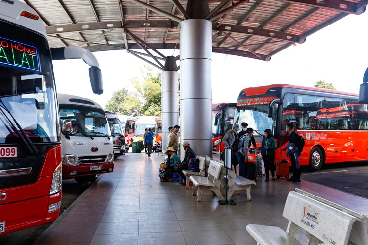 từ 0 giờ ngày 30/5, tỉnh Lâm Đồng sẽ dừng tiếp nhận các chuyến xe vận chuyển hành khách (xe khách tuyến cố định, xe hợp đồng, xe du lịch taxi... ) từ TP.HCM vào tỉnh