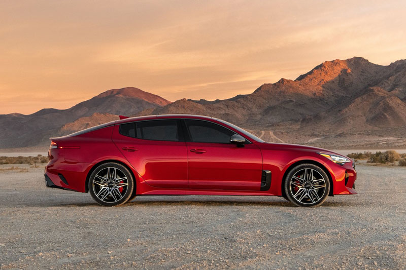 Top 8 xe cơ bắp tốt nhất năm 2021: Kia Stinger góp mặt
