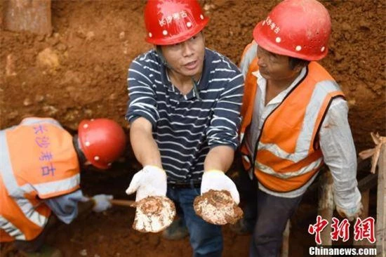 42 mộ cổ Trung Quốc vừa được phát hiện trên công trường: Đội khảo cổ bất ngờ khi thấy hình dáng lăng! - Ảnh 7.