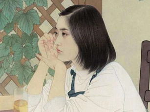 Thấy tôi đưa tiền cho mẹ, chồng hầm hầm đứng dậy, rút ví vứt toẹt xuống bàn ăn rồi mắng xối xả