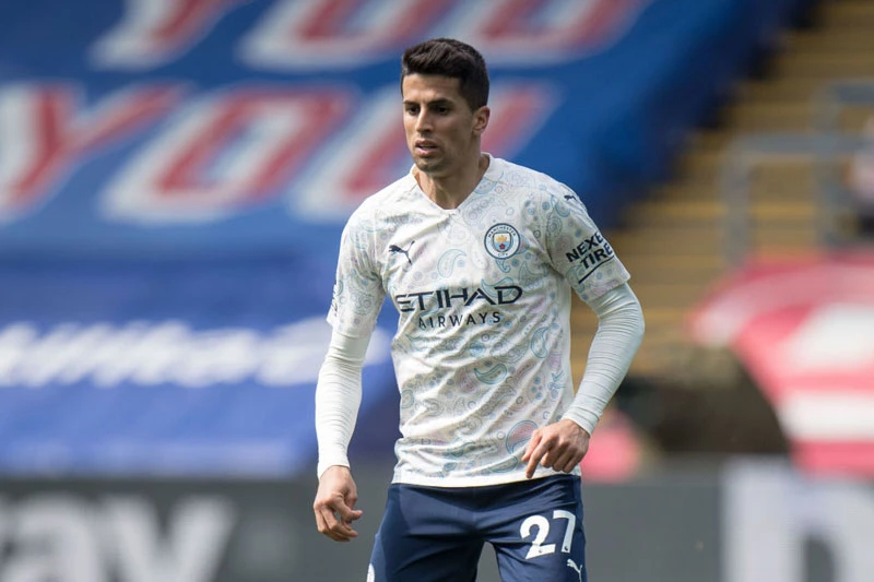 Hậu vệ trái: Joao Cancelo (Man City).