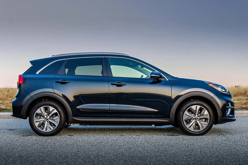 8. Kia Niro EV 2020 (giá khởi điểm: 39.090 USD).