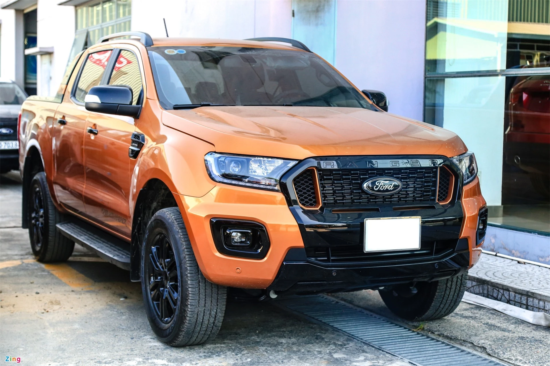 Nissan Navara Pro4X canh tranh voi Ford Ranger Wildtrak anh 2