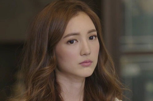 Thuê bảo mẫu chăm sóc các con để yên tâm đi làm, tôi choáng nặng khi xem camera phải vội vã chạy về nhà