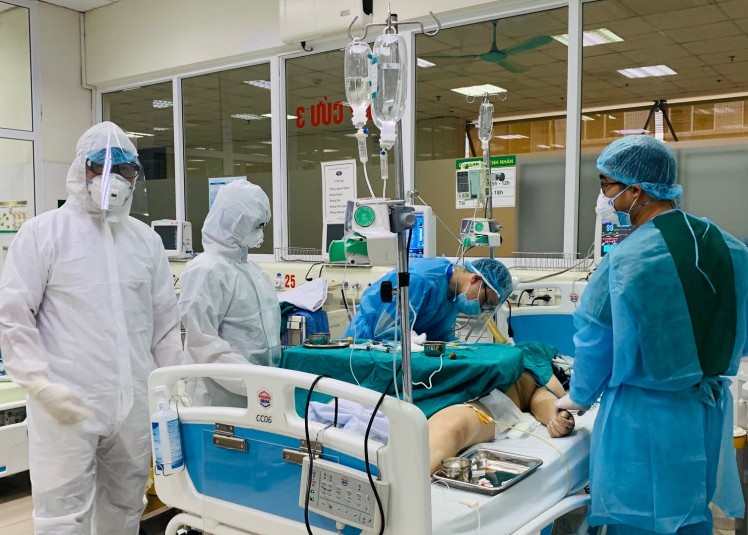 VCCorp và Lotus ủng hộ gần 2,8 tỷ đồng tiếp sức cho chiến sĩ thầm lặng trên tuyến đầu chống dịch