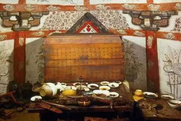 Ông cụ 70 tuổi dùng ngôi mộ cổ làm hầm chứa rau, chuyên gia kinh ngạc khi bước xuống tầng mộ sâu nhất