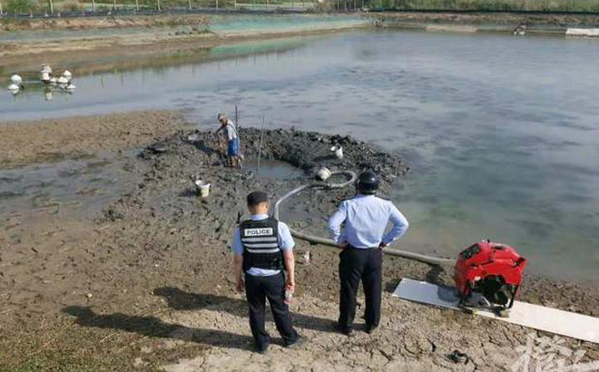 UFO rơi xuống ao cá ở Trung Quốc - Tại sao 5 ngày vẫn chưa thể trục vớt?