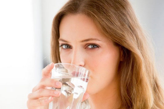 Rất nhiều người đang uống nước sai cách gây hại sức khỏe