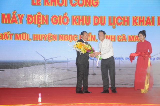 Lãnh đạo tỉnh Cà Mau lên tiếng vụ việc: “Doanh nghiệp “kêu cứu” nguy cơ chết yểu vì phải nộp thuế oan 26 tỉ đồng do lỗi của Bộ TN&MT?" 